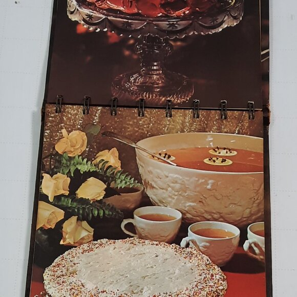 Lot of 6 Vintage Dessert and Holiday  Cookbooks - Picture 14 of 16